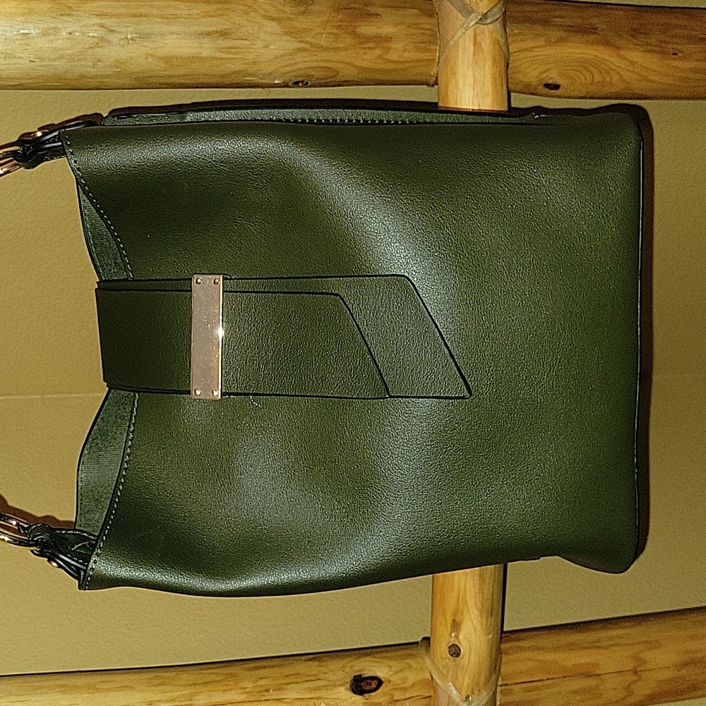 NWT Melie Bianco Alessia Bucket Bag